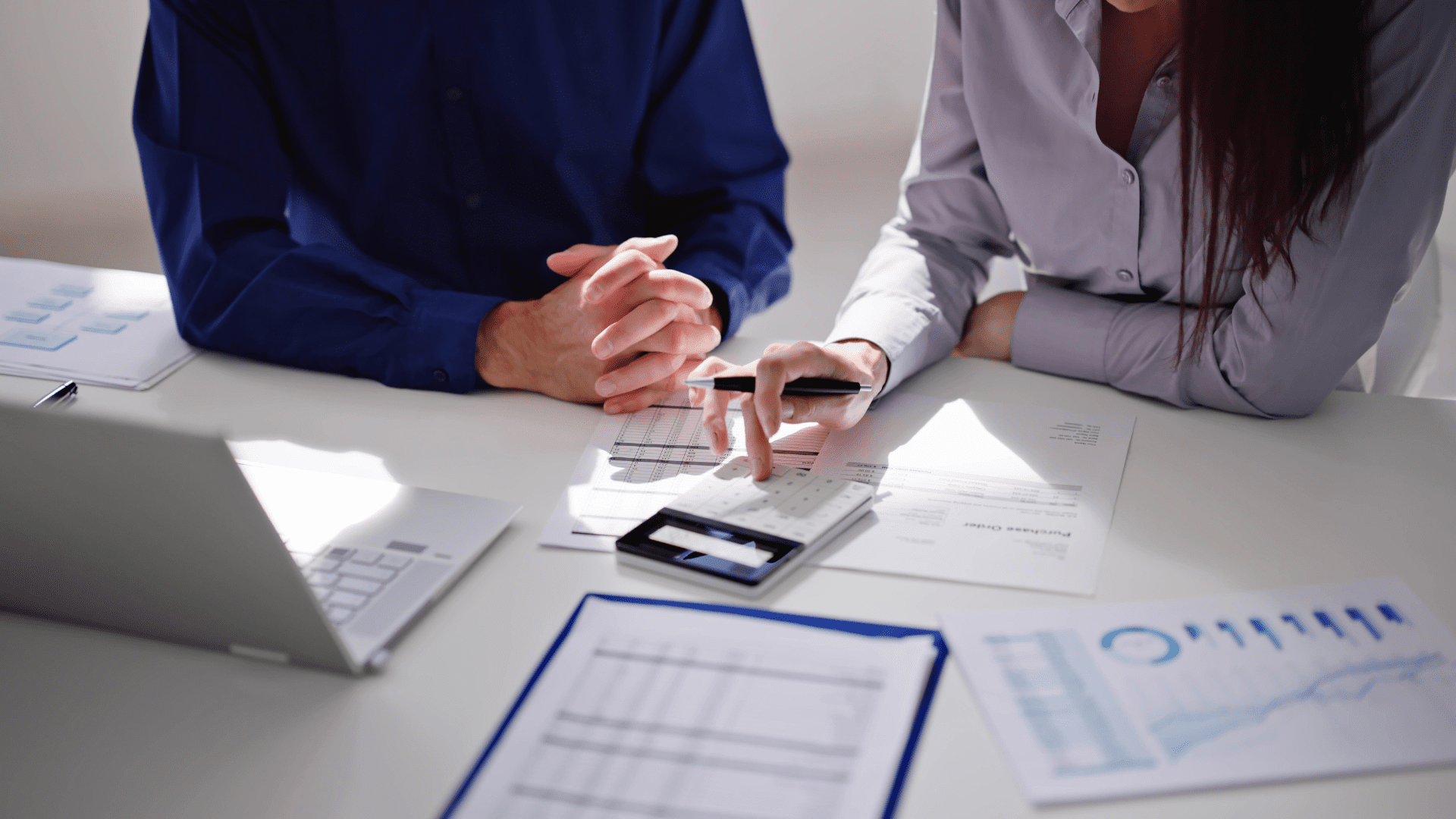 Quand l’incertitude économique freine les décisions… mais pas les difficultés financières 